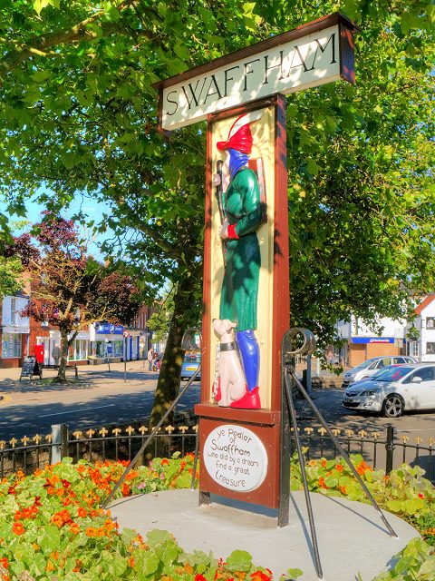 Swaffham Town Sign, Ye Pedlar of Swaffham by David Dixon Swaffham Town Sign, Ye Pedlar of Swaffham by David Dixon